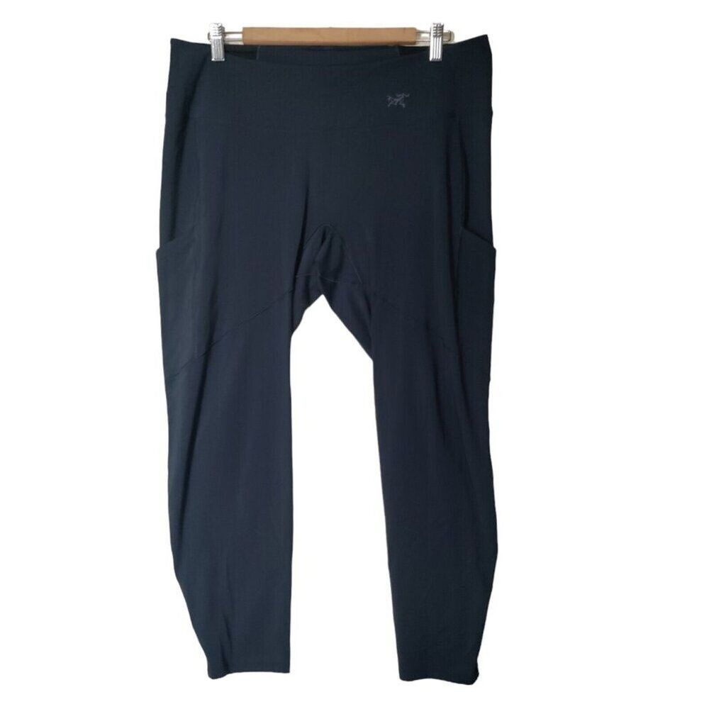 Women’s Navy High-Waist Leggings with Side Pockets